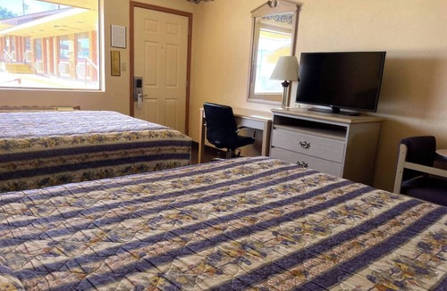 Seminole Hotel | 2 Rooms - Relax and Recharge in Affordable Comfort Off Hwy 62 w/Free Parking!