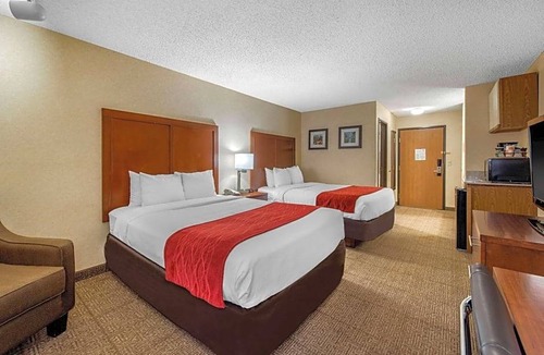 Heather Gardens Hotel | 2-Star Hotel ∙ Comfort Inn Denver Southeast