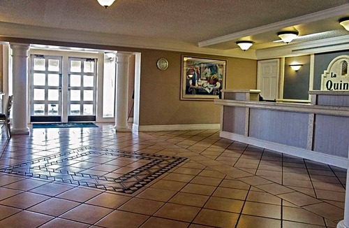 Albuquerque Hotel | 2-Star Hotel ∙ La Quinta Inn by Wyndham Albuquerque Airport