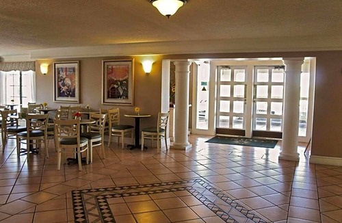 Albuquerque Hotel | 2-Star Hotel ∙ La Quinta Inn by Wyndham Albuquerque Airport