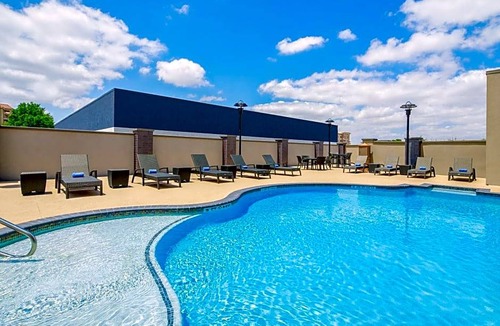 North Overton Hotel | 2-Star Hotel ∙ Holiday Inn Express & Suites Lubbock Central - Univ Area, an IHG Hotel