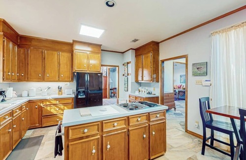 Kerrville House | 2-story home with covered patio, balcony, fireplace, streaming, great views, W/D