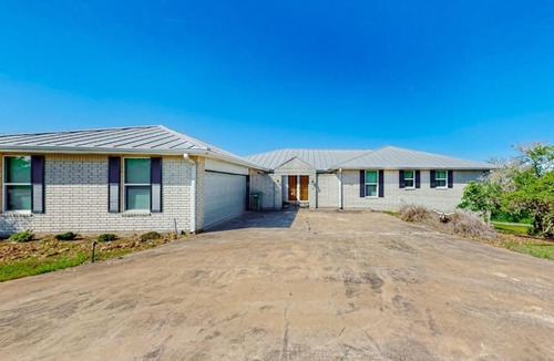 Kerrville House | 2-Story Home with Covered Patio, Balcony, Fireplace, Streaming, Great Views, W/D