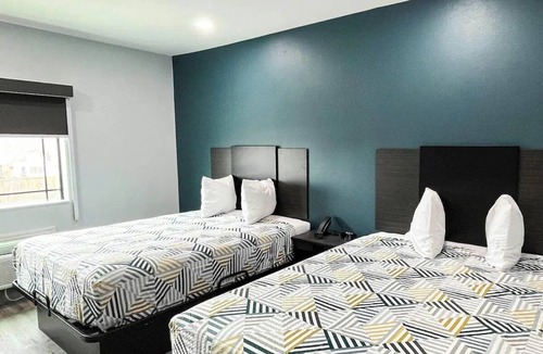 Southeast Houston Hotel | 2 Stylish Accommodations Great for Adventure Seekers | Free On-Site Parking!