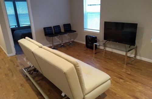 Renton House | ⁑ 2 Townhomes with Smart TV & Blackout Curtains