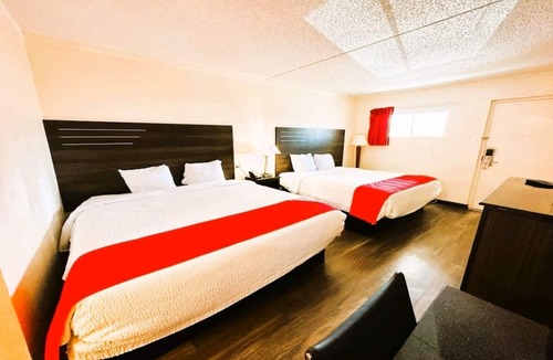 West San Antonio Hotel | 2 Travel Ready Rooms Near Hwy 90 - Outdoor Pool, Free Parking