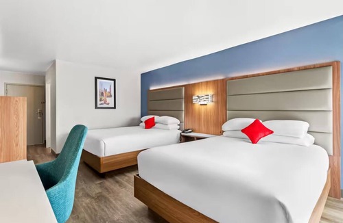 Cheyenne Hotel | 2 Units | Deluxe 2 Queen Beds Near Cheyenne Regional Airport for Business Trips