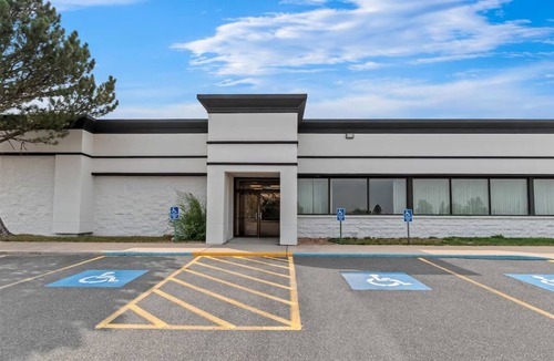 Cheyenne Hotel | 2 Units | Deluxe Two Queen Beds Pet Friendly and with Pool Near Brimmer Fields