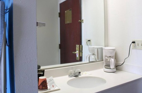 Mount Vernon House | 2 x Non-Smoking Triple Queen at FairBridge Inn Express Mt Vernon