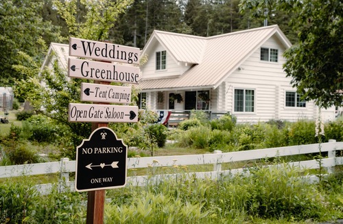 Rollingbay Cottage | 20 acre farm Homestead Flowering Cottage
