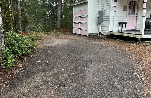 Rollingbay Cottage | 20 acre farm Homestead Flowering Cottage