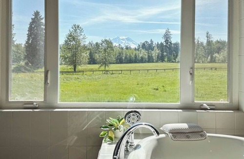 Eatonville House | 20-Acre Farmhouse Escape | Mount View, Pond &Grill