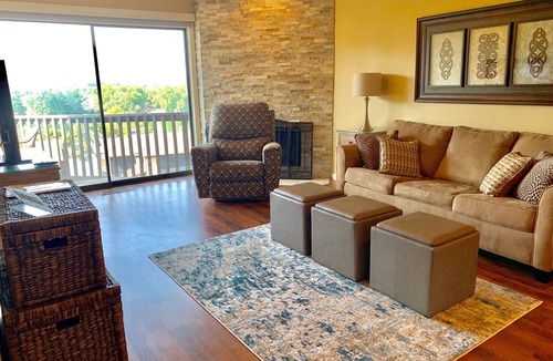 Rockwell Condo | 2B/2B Lake View Condo