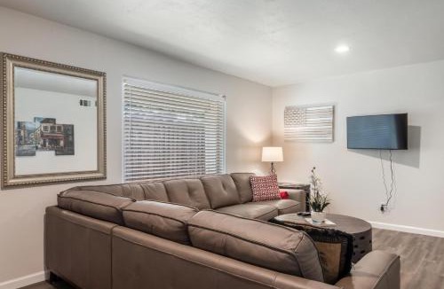 Central Arlington Villa | 2bd 1bth Newly Renovated Home near Cowboys Stadium etc