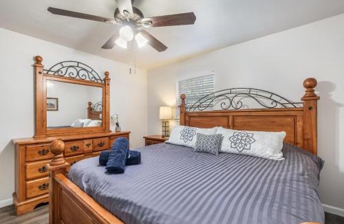 Central Arlington Villa | 2bd 1bth Newly Renovated Home near Cowboys Stadium etc