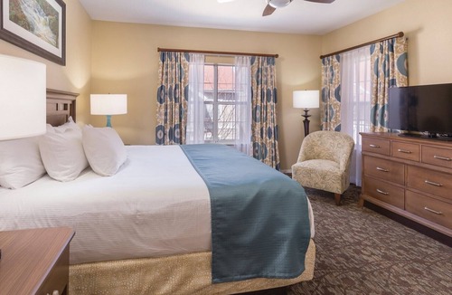 Table Rock Resort | 2Bed/2Bath Deluxe Centrally Located Condo in Branson, Near Tons of Attractions!
