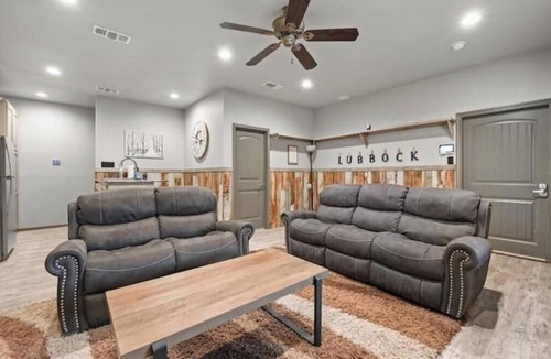 Buffalo Springs House | 2BR/2BA Barndo Condo - Relax by the Lake