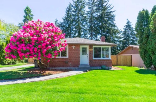 Northgate House | 2BR 2BA Northgate, Seattle Location with Patio, BBQ, and Backyard