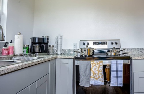 Amarillo House | 2BR Duplex Sleeps 8 Downtown Amarillo Corp Stays