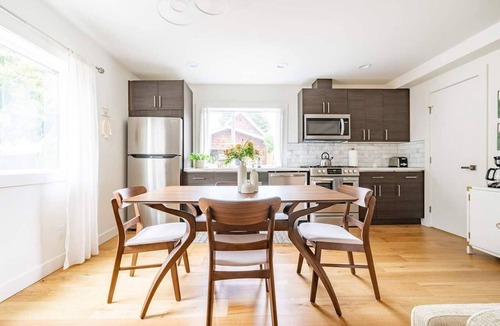 Arbor Heights Apartment | 2BR | Fireplace | West Seattle | Sophari Home E
