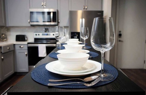 Southtown Apartment | 2BR Getaway w/Gym, Parking Near Rvrwalk & Dome