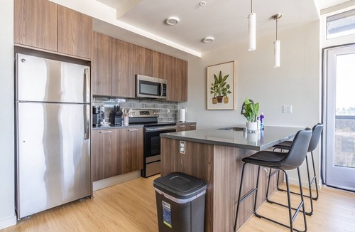 West Bellevue Apartment | 2BR | Gym, Lounge | Bellevue | Sophari Downtown F