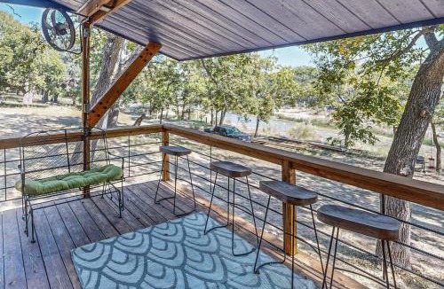 Bandera House | 2BR Home on River w/Outdoor Dining Area & Deck