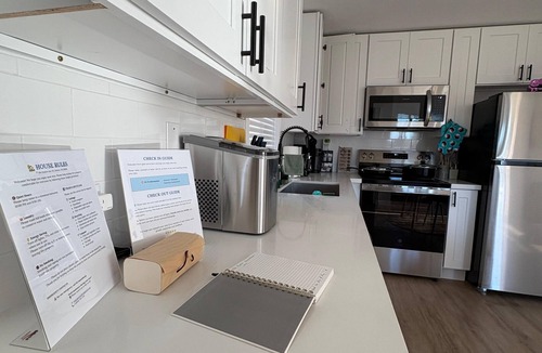 Renton House | 2BR1BA Queen Bed New Remodeled Renton Home w/AC 1