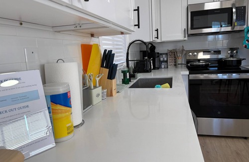 Renton House | 2BR1BA Queen Bed New Remodeled Renton Home w/AC 1