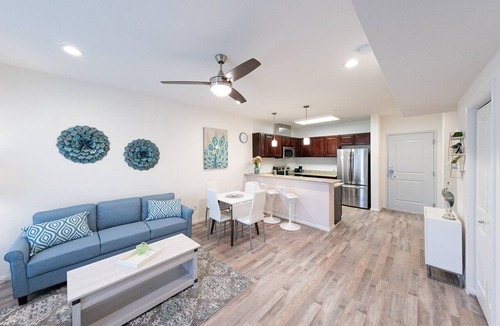 Katy Condo | 2H |*Holiday Special* Stylish, Gated Condo in Lifestyle Center Living|