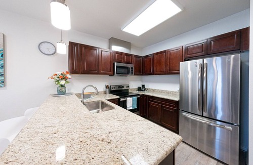 Katy Condo | 2H |*Holiday Special* Stylish, Gated Condo in Lifestyle Center Living|