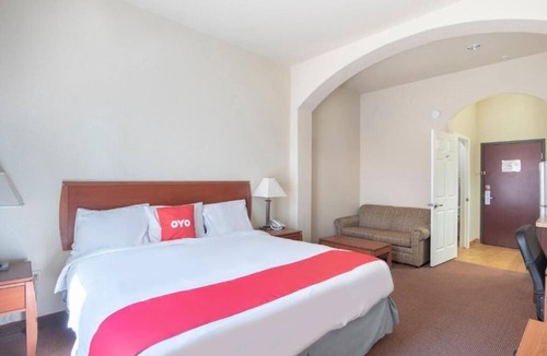 Clute Hotel | 3 Affordable Rooms Perfect for Budget-Travelers