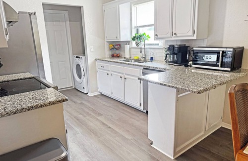 Mustang House | 3-bdr house in beautiful Mustang with HighSpeed WiFi, New furniture throughout