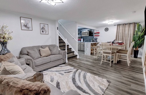 Aurora Apartment | 3-bed/1 bath basement apartment in Aurora, CO w/AC~close to Hospitals