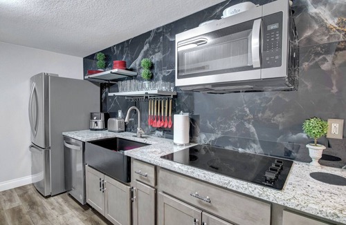 Aurora Apartment | 3-bed/1 bath basement apartment in Aurora, CO w/AC~close to Hospitals