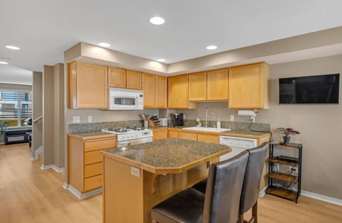 Fremont Villa | 3 Bed, 2.5 Bath Fremont Escape: Hot Tub, BBQ