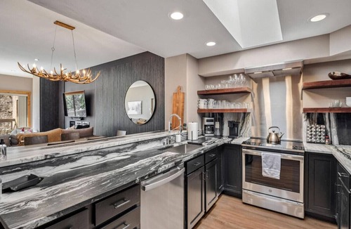 Eagle-Vail Condo | 3 Bed/2 Bath Central Upscale Home near BC & Vail Sauna Hot Tubs