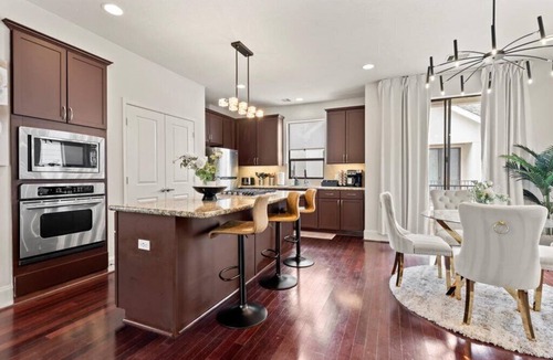 East Downtown Houston House | 3 Bed, 3.5 Bath Townhome in Eado w/Surround Sound, Smart TVs & Free WiFi