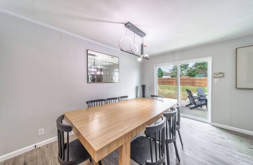 Denton House | 3-bed house in Denton, pool, games, firepit in a huge private fenced yard