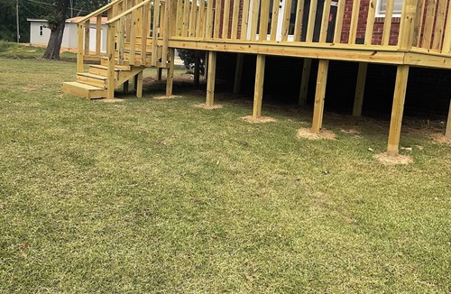 Bruce House | 3-bedroom 2 bath nice deck every convenience of home 30 minutes from Oxford