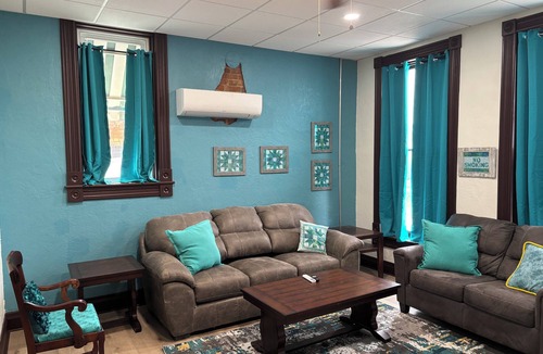 Oregon Apartment | 3-bedroom apartment, 2nd Floor, atop local diner.