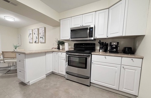 Inglewood-Finn Hill Condo | 3-bedroom condo in serene Kirkland with private yard and comfort
