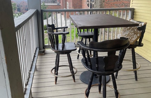 Downtown Des Moines House | 3-bedroom duplex yellow house downtown Des Moines with AC, WiFi