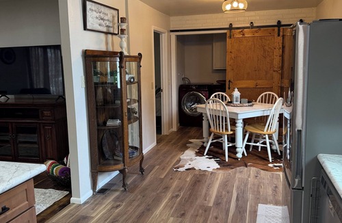 Sterling House | 3-bedroom family friendly home in Sterling with cool AC breeze