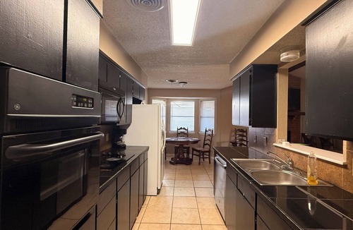 Abilene House | 3-bedroom house in adorable Abilene Close to Colosseum