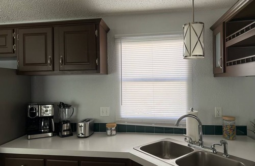 Bloomfield House | 3-bedroom house in enchanting Bloomfield with cool AC
