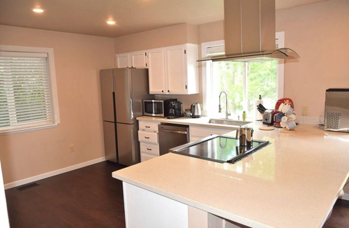 Federal Way House | 3-bedroom house in wonderful Federal Way with AC for relaxing stays