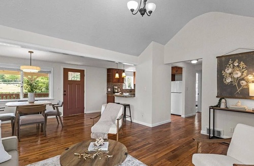 Retsil House | 3-bedroom house in pleasant Port Orchard perfect for relaxing stays