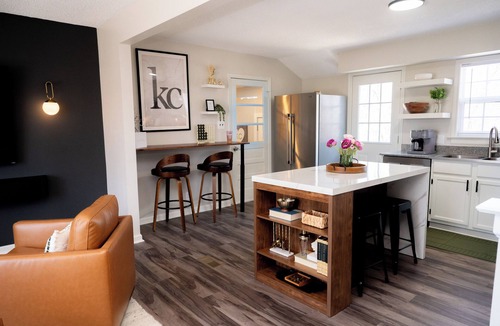 Waldron House | 3-bedroom House Perfect for Family & Group Stay Near Homefield & Legends