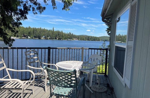 Newport Cabin | 3-bedroom lakefront cabin with WiFi, AC and a private dock. Bring the family!
